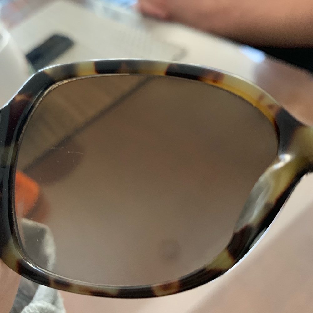 😎😎😎Tory Burch Polarized Sunglasses - Picture 8 of 8